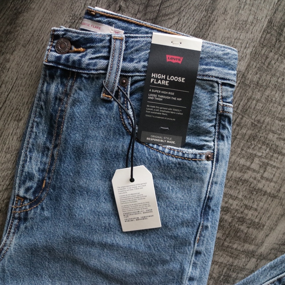 NWT Levi's High Rise Loose Flare Leg Blue Denim Jeans Distressed Size 25 - Picture 4 of 10